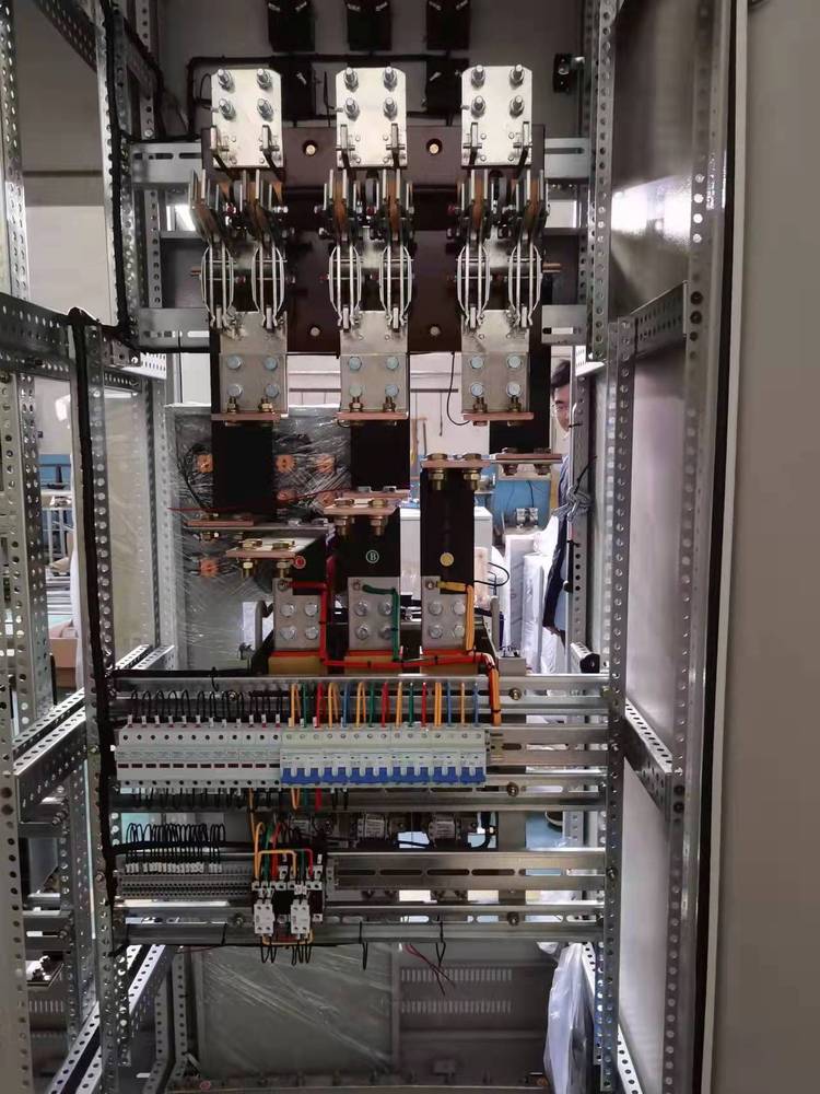 定制化精準驅動 電氣自動化控制系統與高低壓輸電設備的特色之路